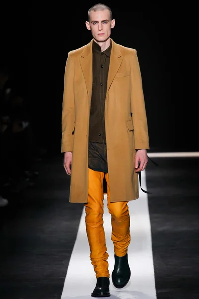 Look 12